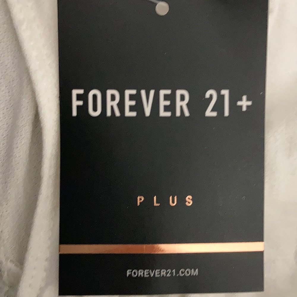 Cute white Crop Top Long sleeve🤍 - Picture 3 of 3